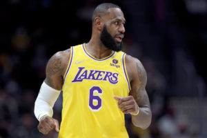 LeBron James y los Lakers lideran la venta de camisetas en la NBA