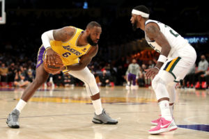 Los Lakers reaccionan remontando y venciendo ante Utah