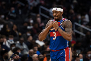 Bradley Beal pasará por el quirófano y no jugará más esta temporada