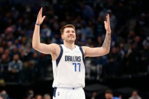 Otra exhibición de Doncic mantiene lanzados a los Mavericks