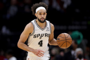 Derrick White, objetivo de los Hawks
