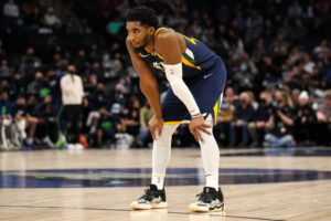 Donovan Mitchell visita a un especialista en conmociones cerebrales