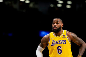 LeBron James se perderá, al menos, un partido más