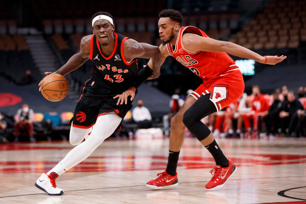 Siakam anota 25 puntos y los Raptors vencen a los Bulls en la prórroga