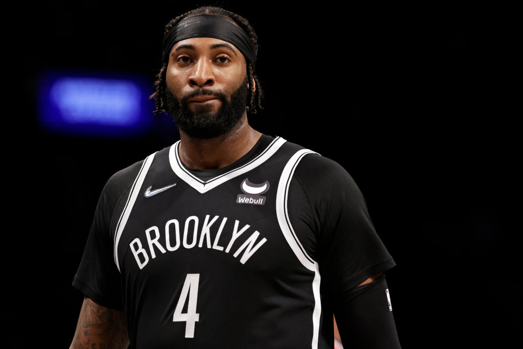 Steve Nash, feliz por encontrar el rebote en Andre Drummond