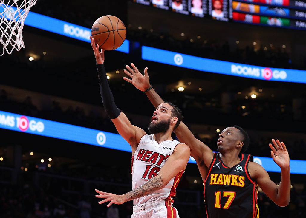Los Heat 'promocionan' a Caleb Martin con un contrato estándar