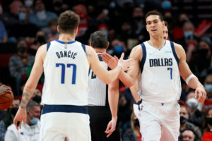 Dallas impone su ley con una gran remontada ante Warriors