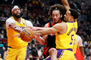 Los Lakers esperarán al mercado de 'buyouts' para reforzar su plantilla