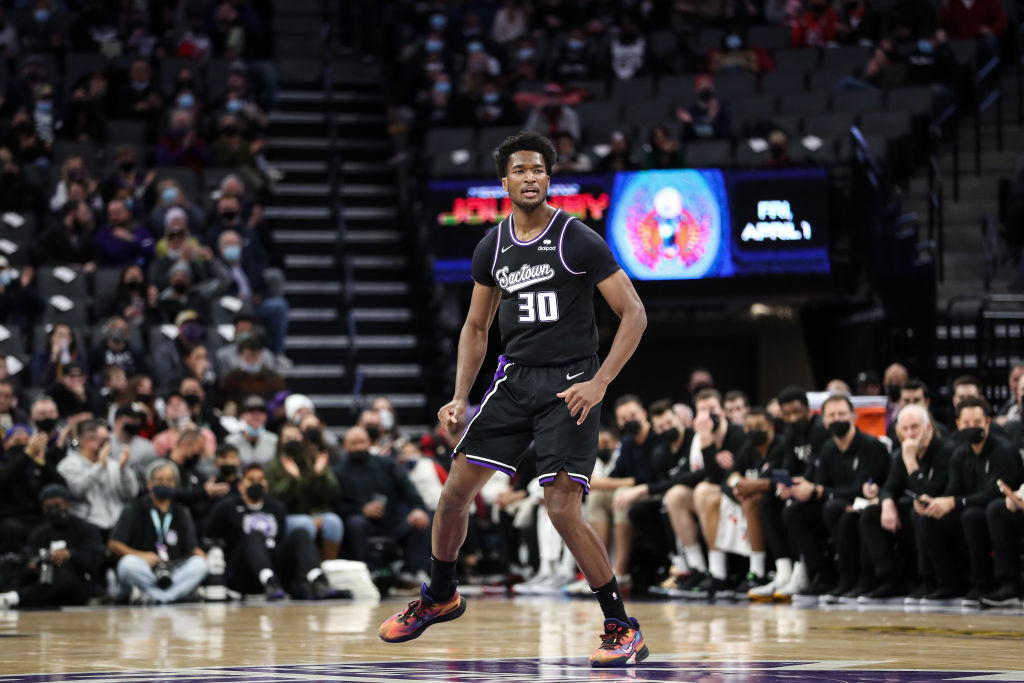 Sacramento tumba a Indiana con una canasta decisiva de Damian Jones