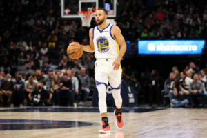 La mejor versión de Curry llega al rescate de los Warriors en Denver