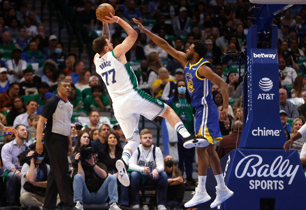 Dallas inflige a Golden State su tercera derrota consecutiva