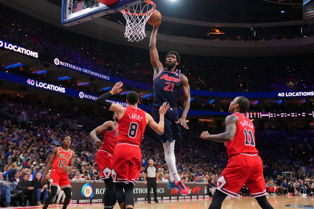 Un incontenible Joel Embiid de 43 puntos es demasiado para Chicago