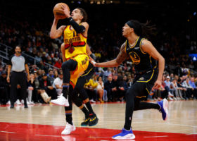 Atlanta prácticamente asegura el play-in derrotando a los Warriors