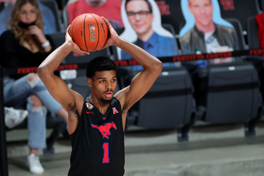 Los Knicks firman a Feron Hunt y despiden a Luka Samanic