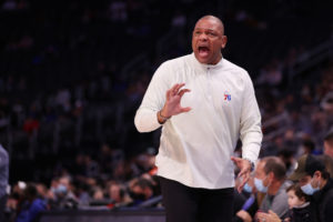 Doc Rivers cree que Simmons merece un vídeo de homenaje en Philadelphia