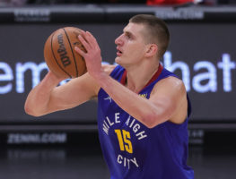 Denver se agarra a la sexta plaza del Oeste al ritmo de Jokic
