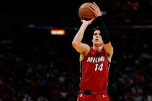 Miami se impone a unos combativos Pistons