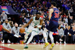 Brad Stevens descarta que la lesión de Jaylen Brown sea de larga duración
