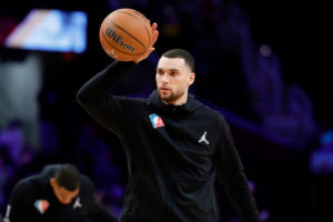 Zach LaVine podría pasar por el quirófano al acabar la temporada