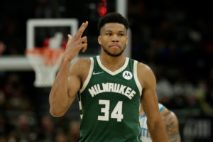 Milwaukee recupera el ritmo aplastando a Charlotte