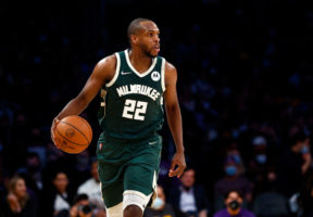 Khris Middleton causará baja para las Semifinales contra Boston Celtics