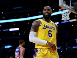Exhibición histórica de LeBron James para vencer a Warriors