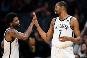 Kyrie Irving devuelve la sonrisa a Brooklyn con 50 puntos ante Charlotte