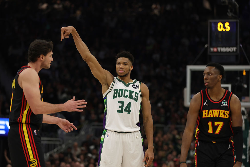 Milwaukee suma ante los Hawks su sexta victoria consecutiva