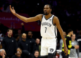 Los Nets acallan los abucheos a Simmons con una paliza en Philadelphia