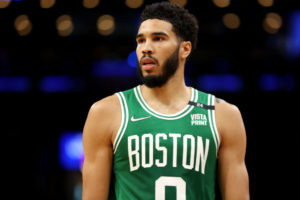 Boston arrasa en Denver y se sigue ganando el derecho a soñar