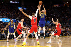 Stephen Curry será revaluado en dos semanas