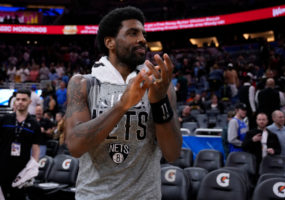 Kyrie Irving recibe autorización para jugar en casa desde ya
