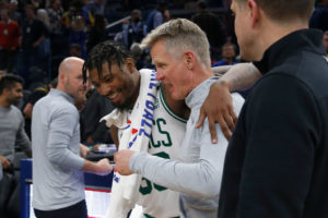 La defensa de los Celtics acaba con unos imprecisos Warriors