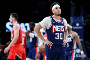 Seth Curry seguirá jugando con molestias en el tobillo
