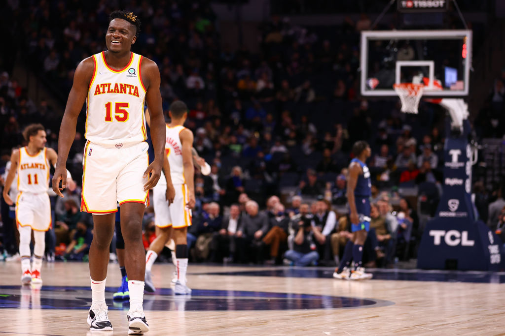 Clint Capela sufre una lesión en la rodilla derecha