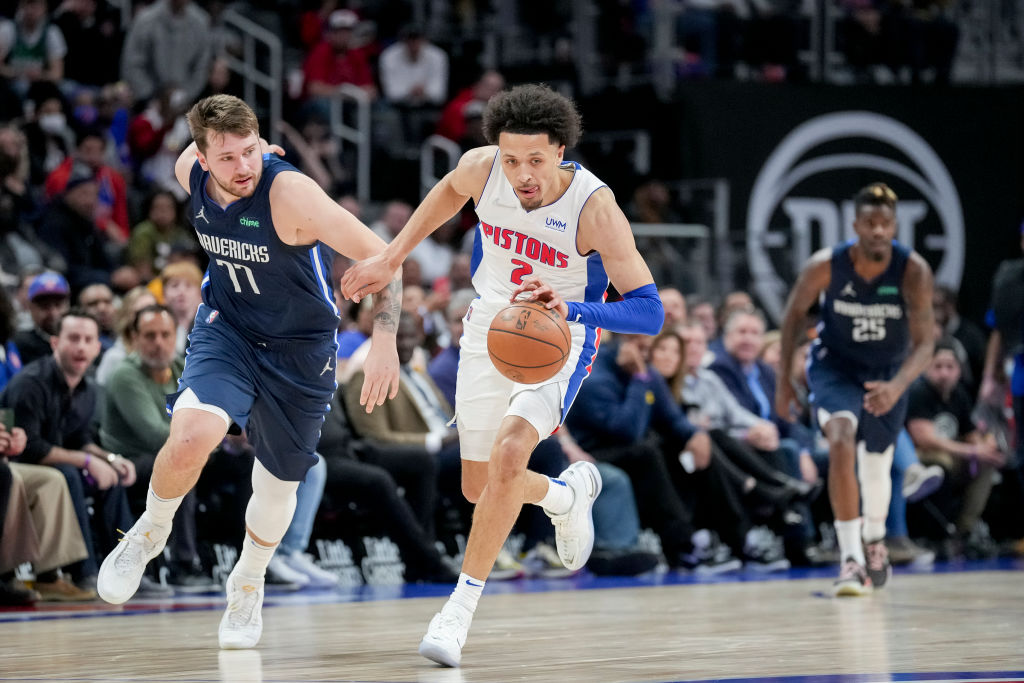 Doncic lidera una victoria perfecta de Dallas en Detroit