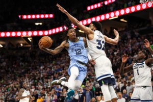 Karl-Anthony Towns da su mejor versión para igualar la serie ante Memphis