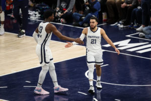 Los Grizzlies remontan en Minnesota y cierran el pase a la siguiente ronda