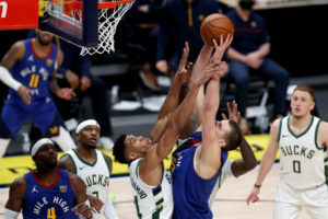 Nikola Jokic y Giannis Antetokounmpo, elegidos Jugadores del Mes