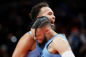 Locura en Memphis: unos Grizzlies plagados de bajas vencen a Phoenix
