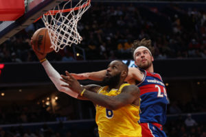 LeBron James tampoco jugará contra los Suns