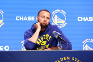 Stephen Curry será revaluado en diez días