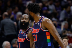 Joel Embiid pide a James Harden que sea mas agresivo