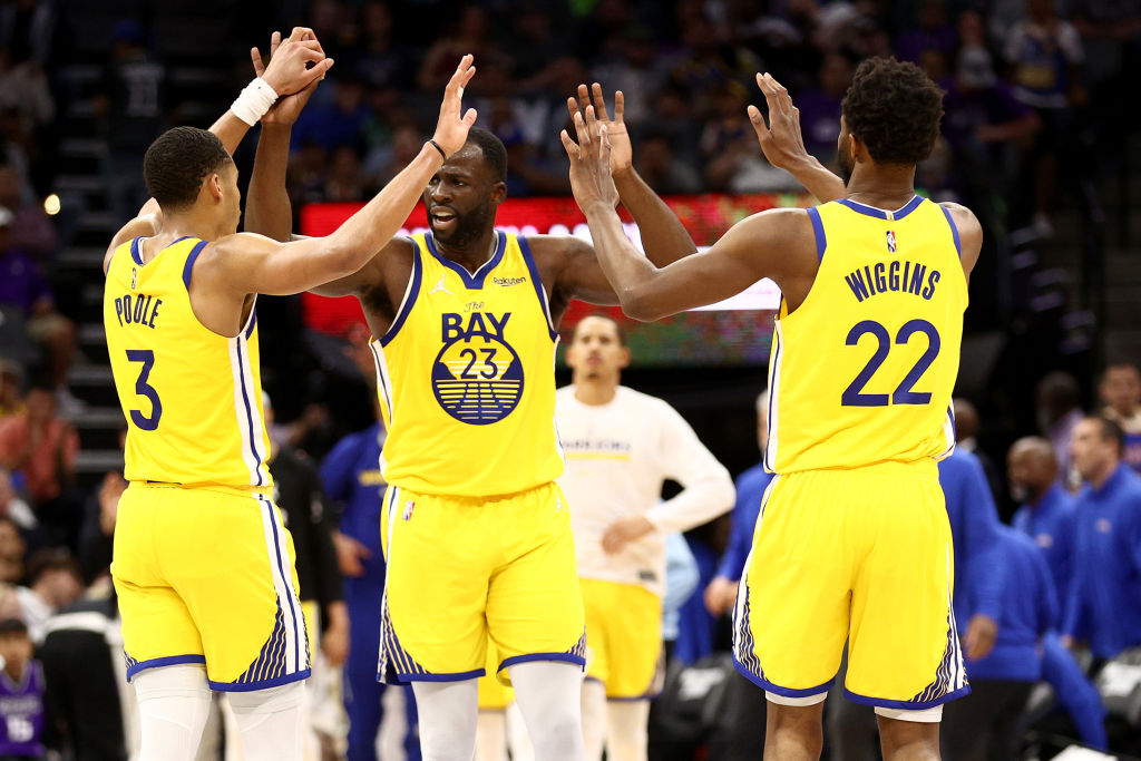 Los Warriors se aferran a la tercera posición ganando en Sacramento