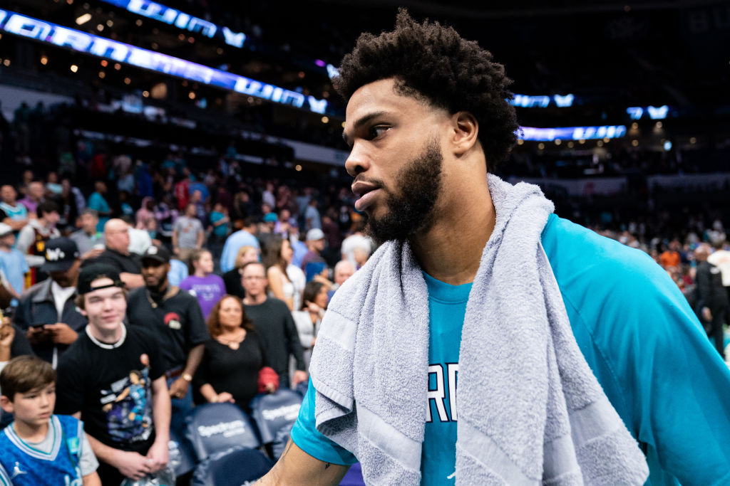 La NBA multa con 50.000 dólares a Miles Bridges