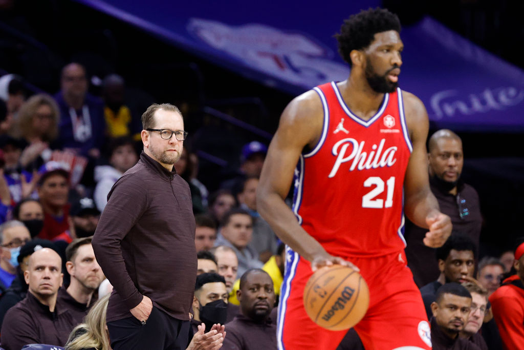 Joel Embiid se cansa de las quejas de Nick Nurse por el arbitraje