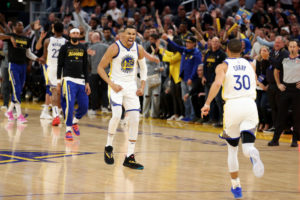 Stephen Curry deslumbra desde el banquillo para poner el 2-0 ante Denver