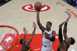 Miami conquista Atlanta y se queda a un paso de la clasificación
