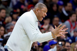 Doc Rivers, molesto cuando se le recuerda sus eliminaciones con 3-1