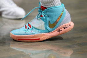 Nike se muestra reticente a renovar su contrato con Kyrie Irving